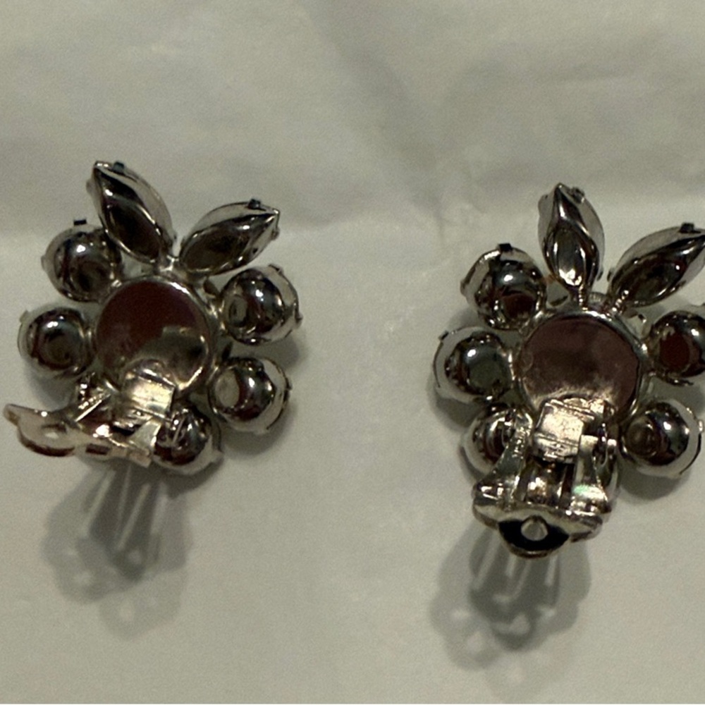 Silver Plated 1950s Crystal Earrings - Picture 3 of 6